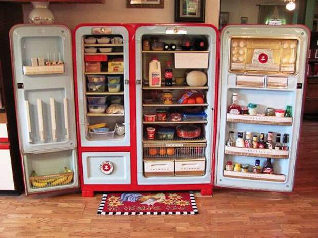 Greg and Tammy&#39;s 1953 Kelvinator Foodarama - before, after &amp; inside - 10  pics | Kitschy Kitchens | Retro home decor, Retro home, Vintage refrigerator