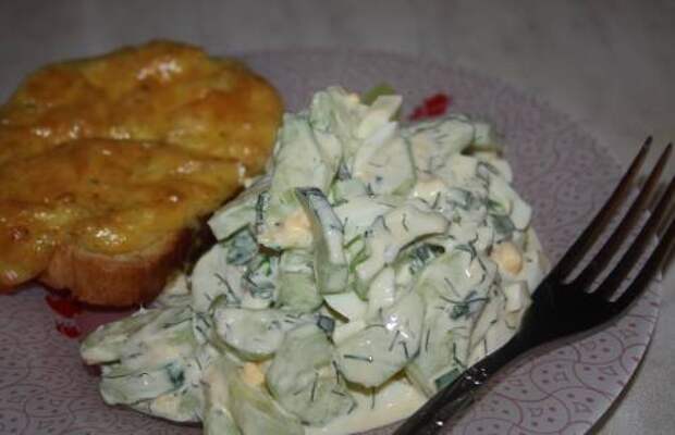 Салат из огурцов и яиц