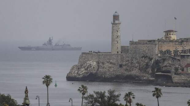 Фрегат «Адмирал флота Советского Союза Горшков» в порту Гаваны, Куба. AP Photo / Arial Ley