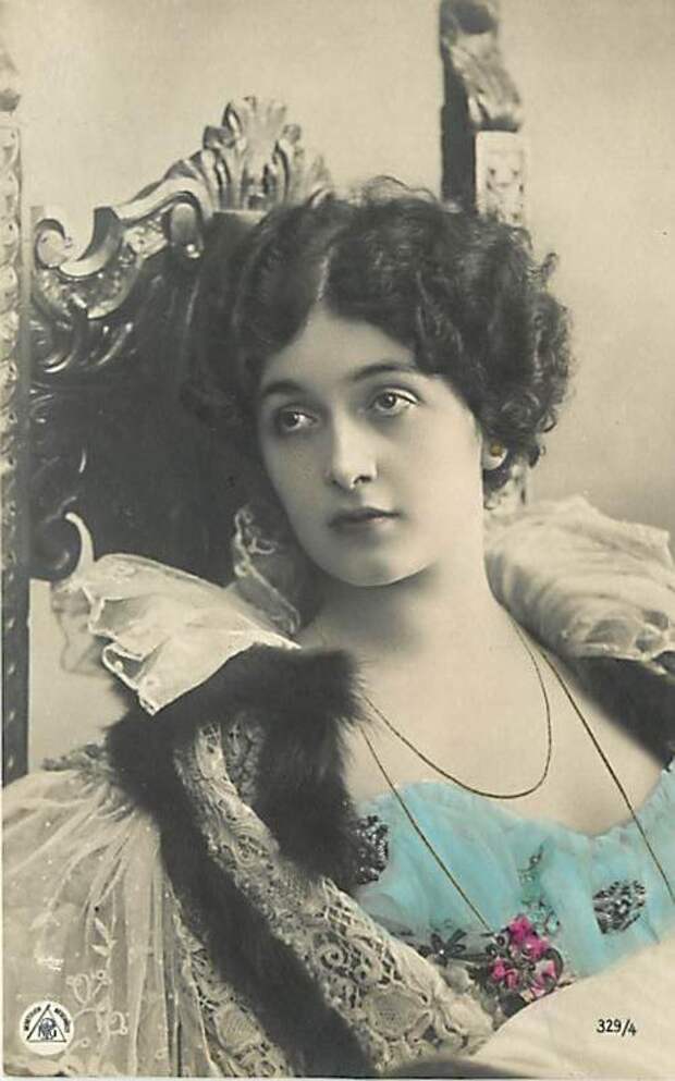 Лина Кавальери в костюме для исполнения тарантеллы