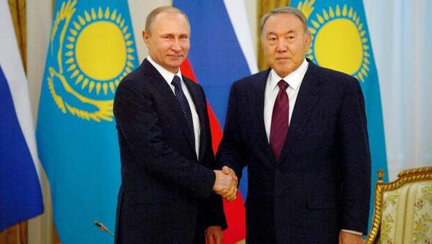 Президент России Владимир Путин (слева) и президент Казахстана Нурсултан Назарбаев. Архивное фото
