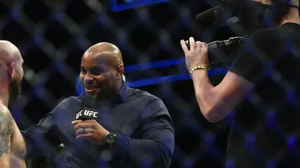 Кормье считает, что Махачев может стать чемпионом UFC