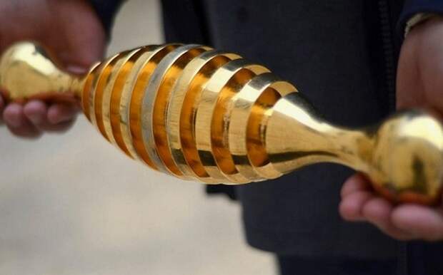 Золотая скалка из Иерусалима.
