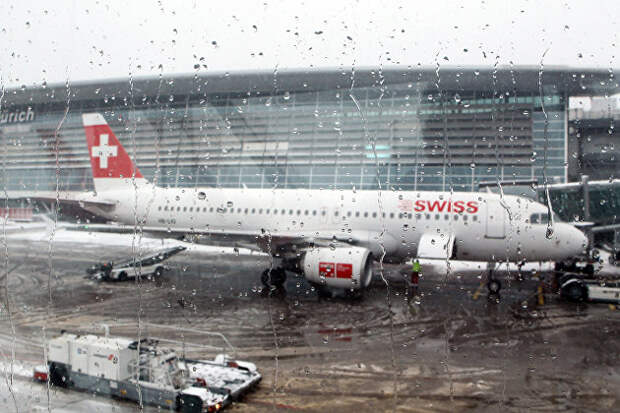 Выручка авиакомпании Swiss за первые полгода снизилась почти на 44%