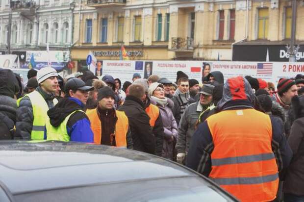 Киевляне за чистый город и против фашистов