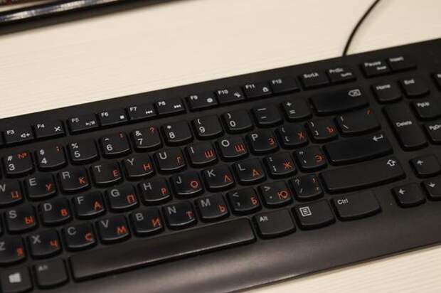 Мастер по ремонту компьютеров возместил ущерб 86-летнему петербуржцу