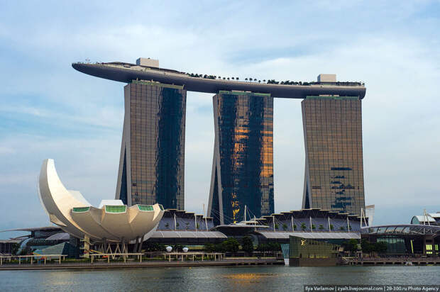 БАССЕЙН ПОД ОБЛАКАМИ: MARINA BAY SANDS В СИНГАПУРЕ. 2