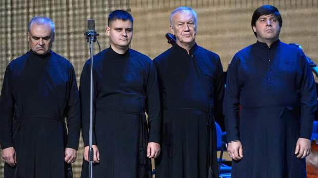 Православный хор встречал Владимира Путина чем бог послал