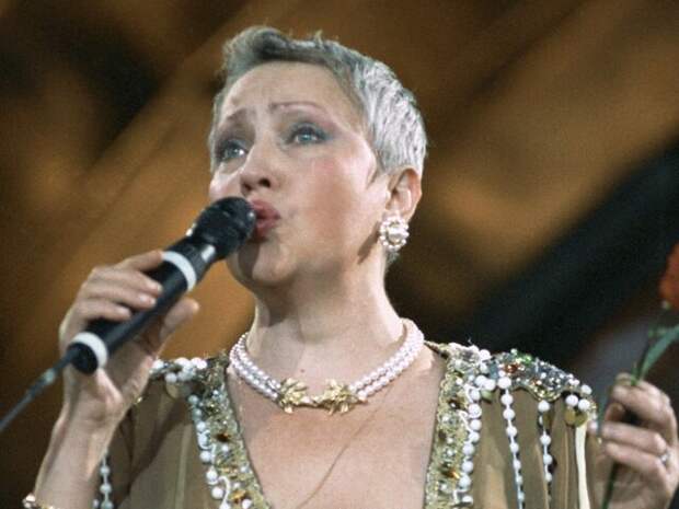 Заслуженная артистка РФ Ненашева госпитализирована из-за боли в груди