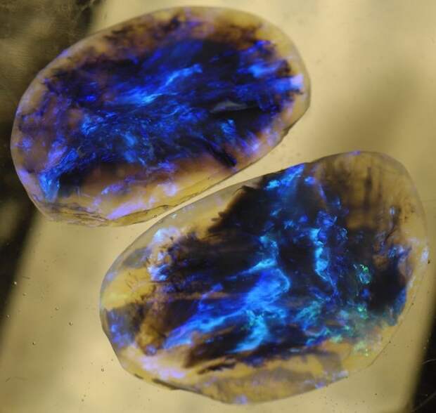 15164110-R3L8T8D-650-amazing-stones-minerals-26__700