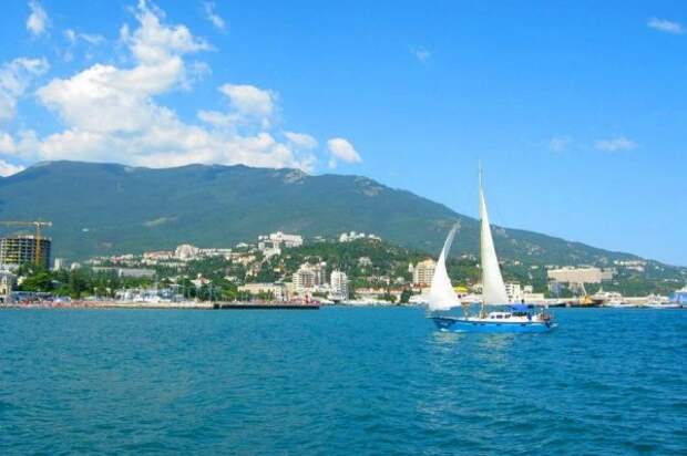 Крым сегодня гуляет: в регионе открыт курортный сезон!