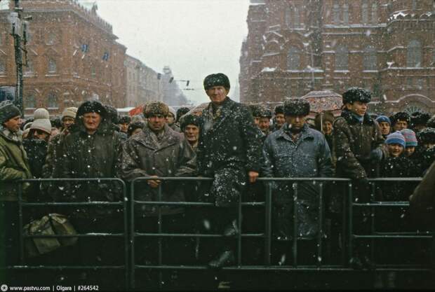 15 исторических фото Москвы 1991 года, когда было очень много митингов