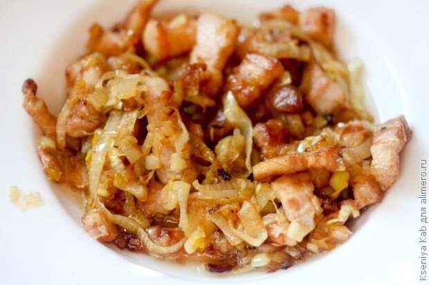 Жареные пирожки с грудинкой