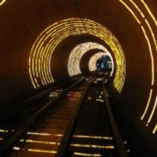 The Bund Sightseeing Tunnel - самый впечатляющий метрополитен