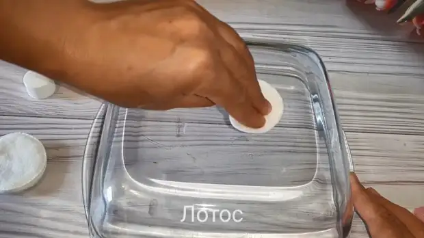 Самый быстрый способ снять наклейку с посуды