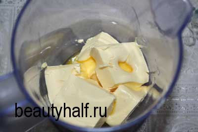 Наполеон с изюмом и заварным кремом.