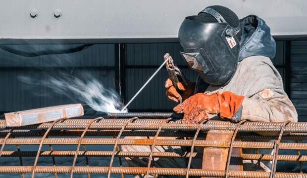 Началось строительство опор арок моста между Мневниковской поймой и районом Крылатское