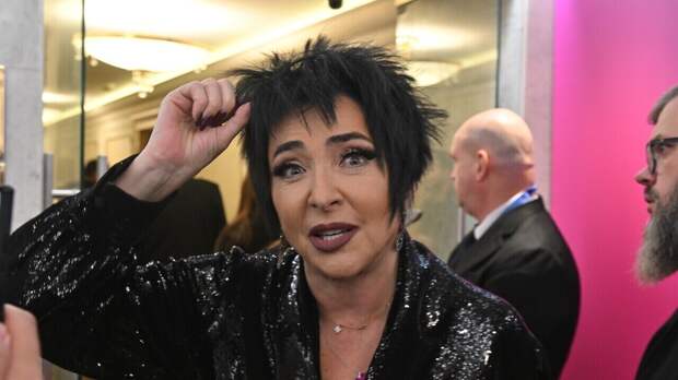 «Лучше бы была попрошайкой»: Лолита отозвалась о повзрослевшей «особенной» дочери