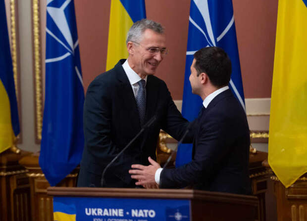 Киевские власти сломя голову рвутся в НАТО, не понимая, к чему это придёт