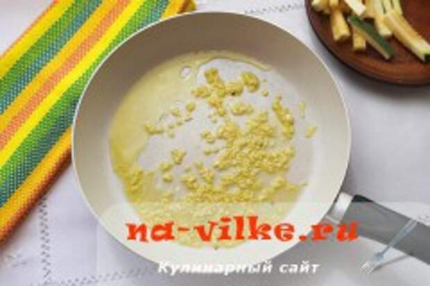 Паста с цукини и вялеными помидорами