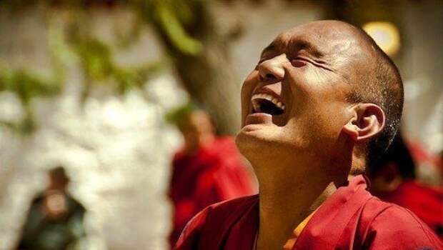 Зубы непальских монахов не только белые, но и здоровые