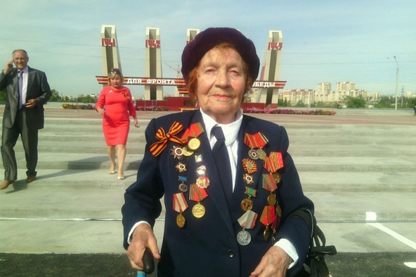 Путин поймал оступившуюся на Мемориале в Чите фронтовичку