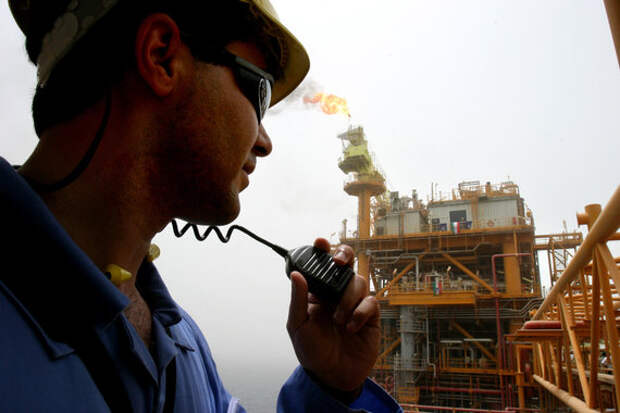 Иран намерен после снятия санкций резко нарастить нефтедобычу