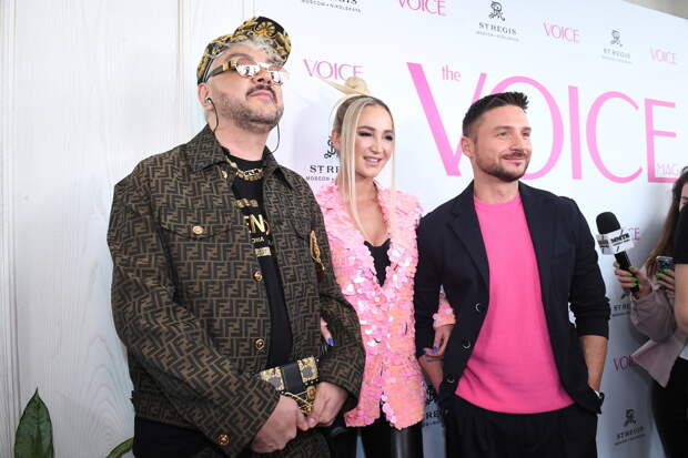 Сэкономил на подарке: Киркоров вручил Лазареву гаджет за 30 тысяч