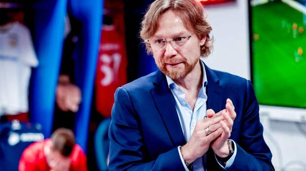 Карпин планирует поездку к Сафонову и Головину во Францию