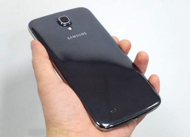 Galaxy Mega design is identical to the S4.