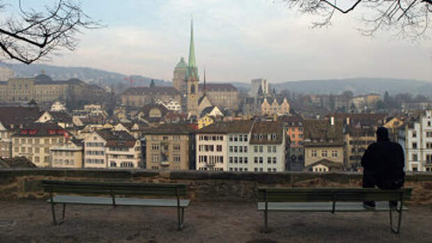 Вид со стороны реки Лиммат на собор Фраумюнстер в Цюрихе. Архивное фото
