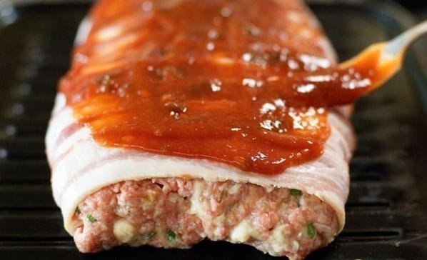 Мясной рулет в беконе - это очень вкусно!