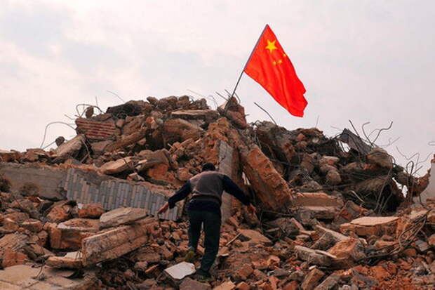 Мощный взрыв произошел на химзаводе в Китае