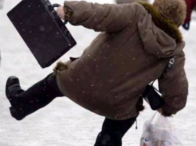 Осторожно, гололёд! зима, лед, люди, снег