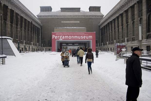 Пергамский музей зимой - вход