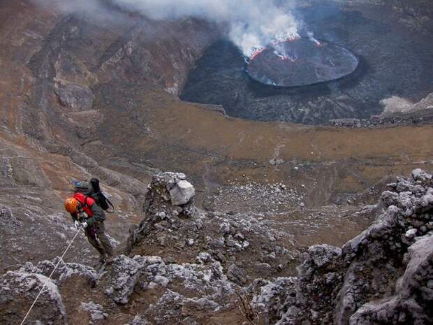 Кратер вулкана Nyiragongo (28 фото)