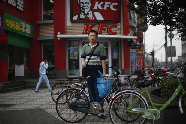 Сотрудник компании KFC, зарабатывает неплохие деньги — примерно 2.28$ в час