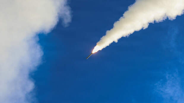 Иран нанес удары по военным объектам США в Кувейте и ОАЭ