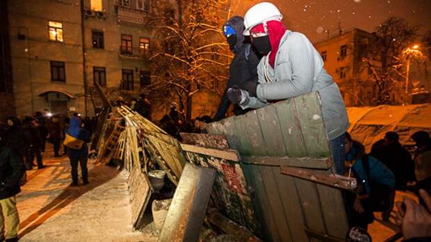 Олейник прояснил детали преступлений Майдана и причину вырубки киевских деревьев
