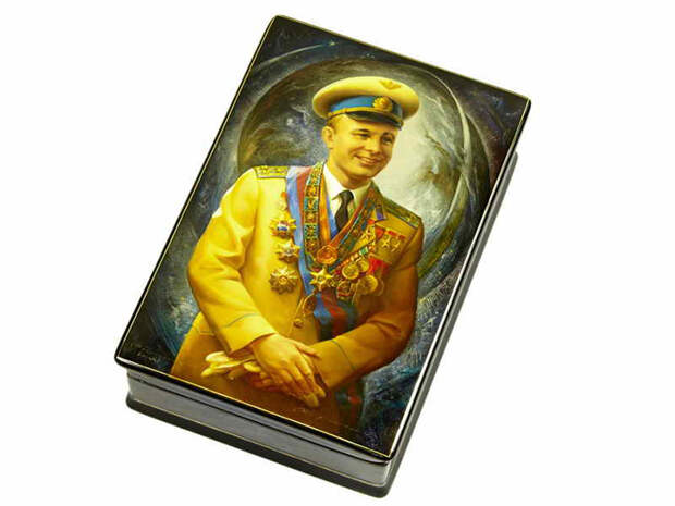 Федоскинская миниатюра. Портрет Гагарина. Федоскинская миниатюра. Портрет Гагарина.