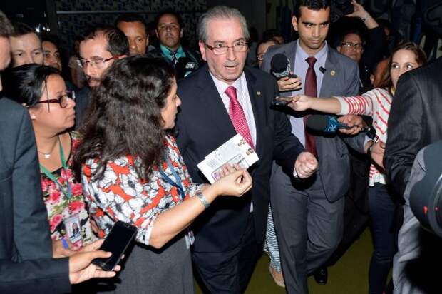 Инициатор импичмента президента Бразилии ушел в отставку