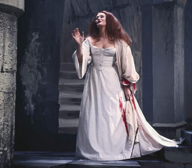 Sutherland, Dame Joan: Joan Sutherland as Lucia in Gaetano Donizetti’s “Lucia di Lammermoor”