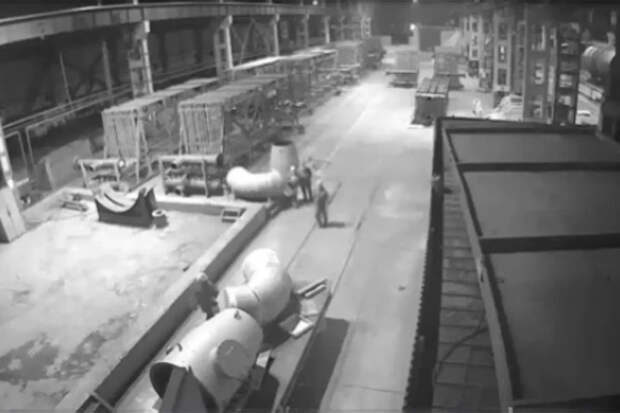 675-килограммовая деталь насмерть придавила работницу российского завода