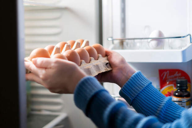 Биолог Лялина посоветовала не есть жидкий желток из-за риска сальмонеллеза