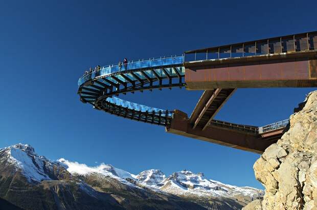 Glacier Skywalk - смотровая площадка из стали и стекла.