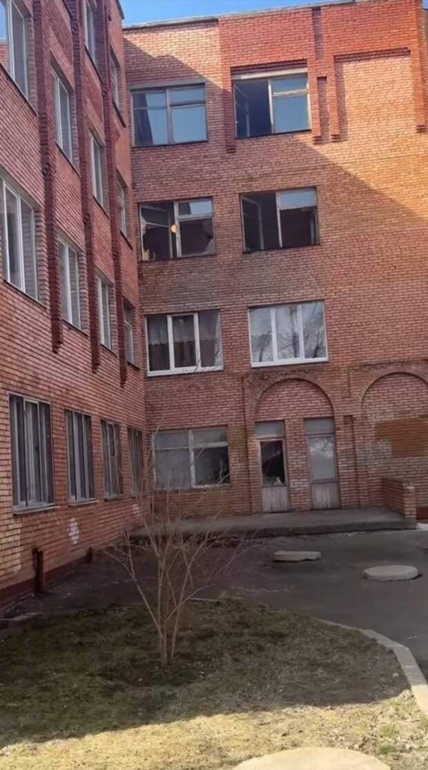 В результате ночного обстрела повылетали окна в гимназии №122 в Будённовском