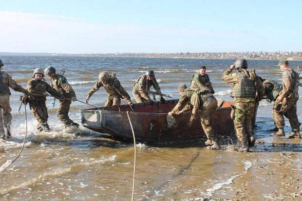 В помощь прикордонникам. На Азов перебрасывается морской спецназ ВМСУ