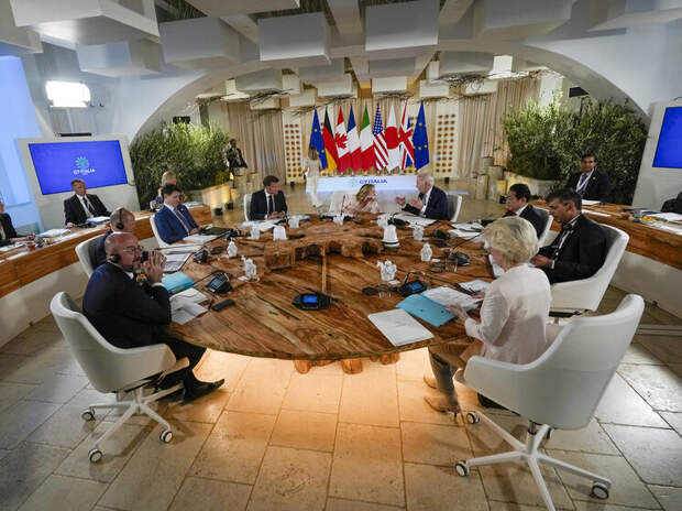 Собрание «ходячих мертвецов» и «хромых уток»: саммит G7 назвали провалом для Украины