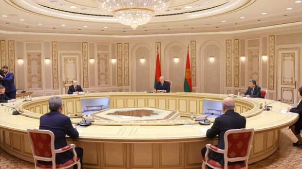 Лукашенко призвал партнеров по СНГ скоординированно преобразовывать судебную сферу