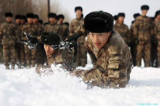 Солдаты Народно-освободительной армии Китая приняли участие в учениях на военной базе в Хэйхэ, провинция Хэйлунцзян.